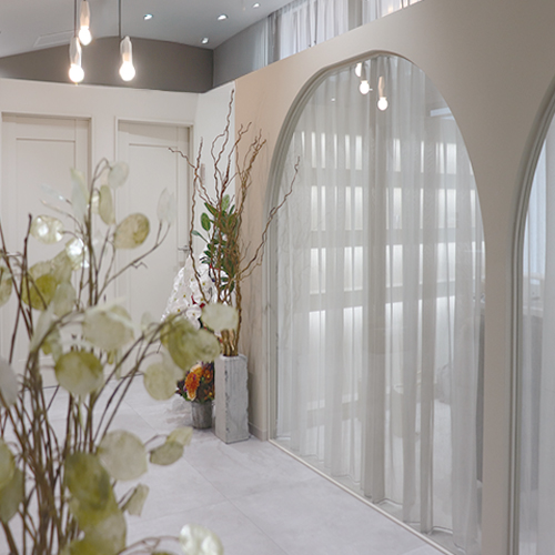 開放的なエントランスです。前向きな気持ちになっていただけると嬉しいです。