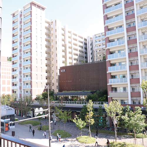 六本松駅すぐ！1Fに東急リバブル様が入っている黒いビルの3Fです。